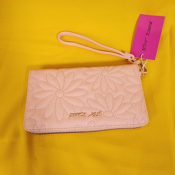 Betsey Johnson Pink Quilted Daisy Flower Spring Wallet Wristlet Zip Around NEW - Picture 9 of 13